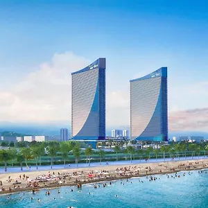 Orbi City Hotel Black Sea View באטומי